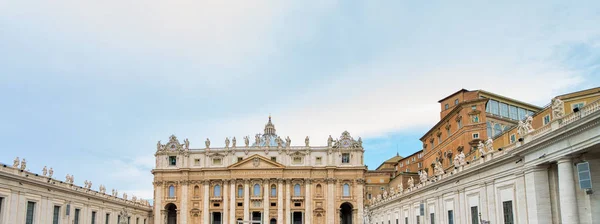 Площадь Святого Петра в солнечный день в Риме, Италия — стоковое фото
