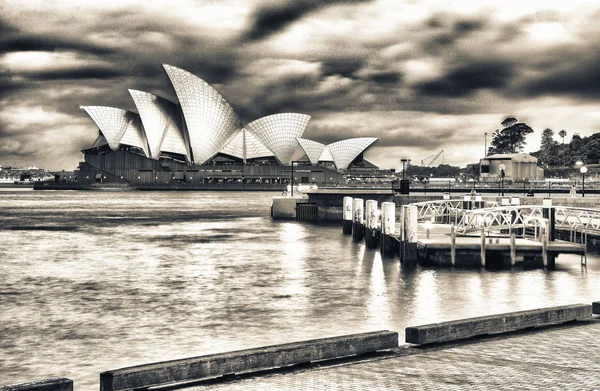 Sydney-oktober 2015: beskåda av operahuset på natten från Sydney — Stockfoto