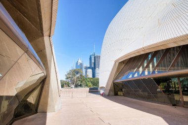 Sidney - 20 Ağustos 2018: Güzel Sydney Opera Hou'nun dış görünüşü