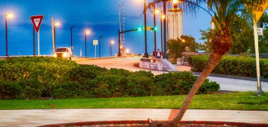 St Augustine köprü aslanlar geceleri