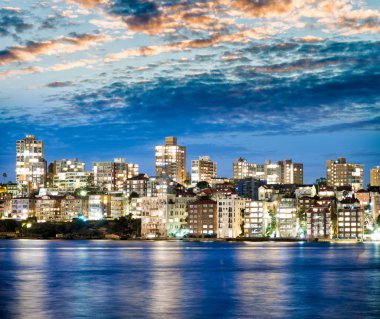 Sidney Kirribilli gece silueti, Avustralya.