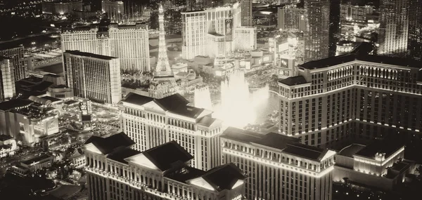 LAS VEGAS, NV - 30 IUNIE 2018: Luminile de noapte ale Fâșiei de la el — Fotografie, imagine de stoc