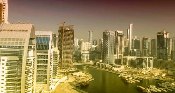 Dubai Marina skyine aéreo ao pôr do sol, Emirados Árabes Unidos — Fotografia de Stock