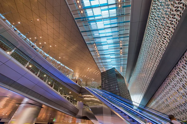 DOHA, QATAR - AUGUST 17, 2018: Interior of Hamad International A — Stock Photo, Image