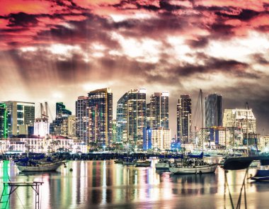 San Diego şehir merkezi gün batımında, Kaliforniya. Şehir por görüntüle