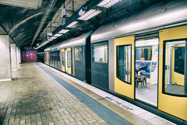 Σίδνεϊ-20 Αυγούστου 2018: το τρένο του μετρό σε ένα σταθμό της πόλης. Σίδνεϊ — Φωτογραφία Αρχείου