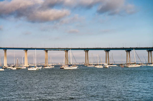 Long Harbor Bridge on a clear day — Stock Photo, Image