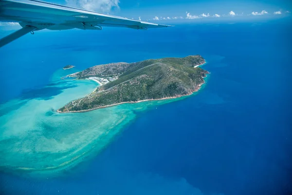 Aerial view of great barrier reef island, Australia — Stock Photo, Image