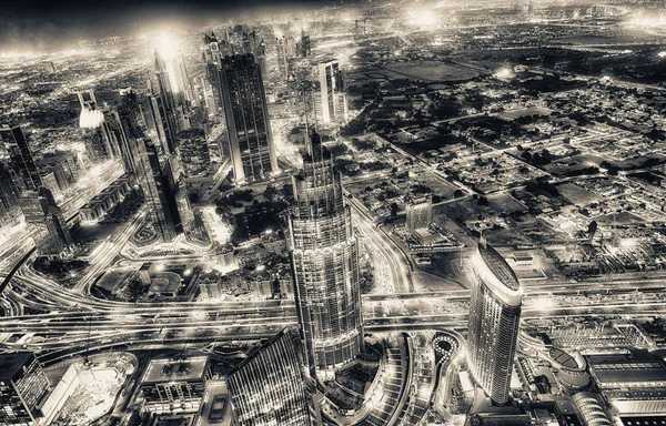 Dubaj – 4. prosince 2016: letecký pohled na Centrum Dubaje v noci — Stock fotografie