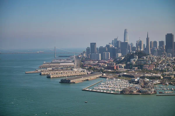 Skyline aérienne de San Francisco depuis l'hélicoptère — Photo