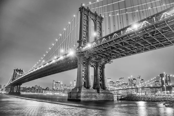 Bruggen in New York City's nachts — Stockfoto