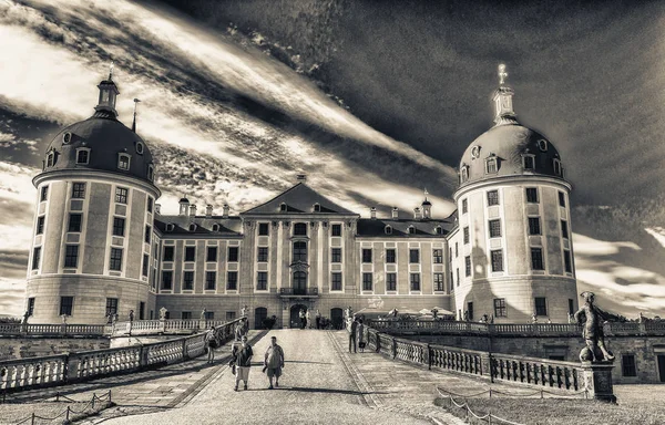 Moritzburg Γερμανία Ιουλίου 2016 Τουρίστες Επισκέπτονται Κάστρο Της Πόλης Αυτό — Φωτογραφία Αρχείου