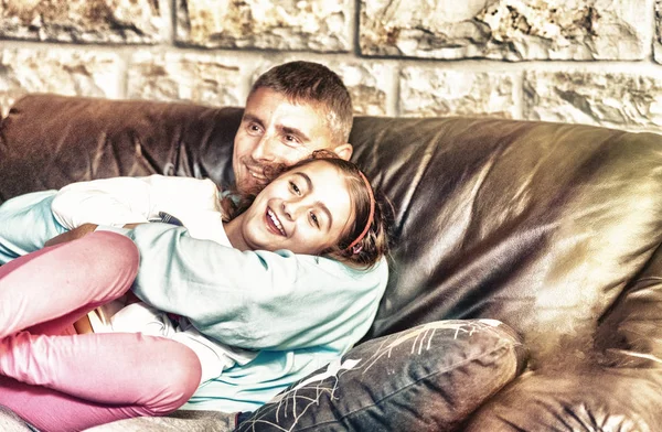 Father Daughter Watching Lying Couch Smiling Family Home — Stock Photo, Image