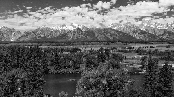 Aerial view of Grand Teton peaks, landscape and Snake River on a — Stock Photo, Image