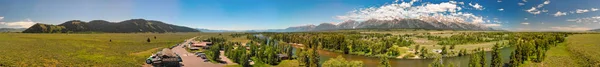 Panoramatický letecký pohled na vrcholy Grand Teton, krajina a had — Stock fotografie