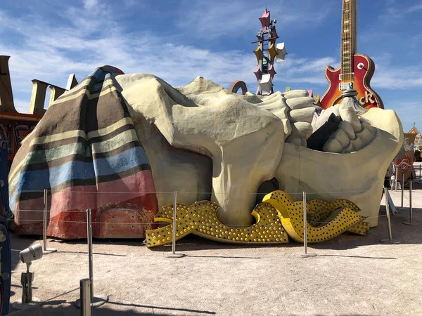 LAS VEGAS, NV - 27 JUIN 2019 : Le Neon Boneyard Park est un outd — Photo
