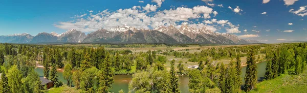 Vista aérea panorámica de los picos de Grand Teton, paisaje y Snake —  Fotos de Stock