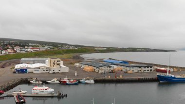 Kuzey İzlanda Husavik liman havadan görünümü, şehir fam olduğunu