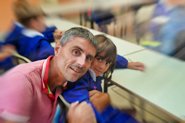 Young Girl Her First Day Elementary School Her Father Classroom — Stock Photo, Image