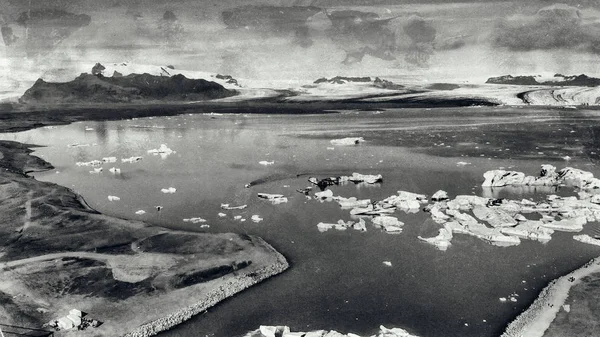 Veduta aerea del lago ghiacciaio di Jokullsarlon e degli iceberg al tramonto , — Foto Stock