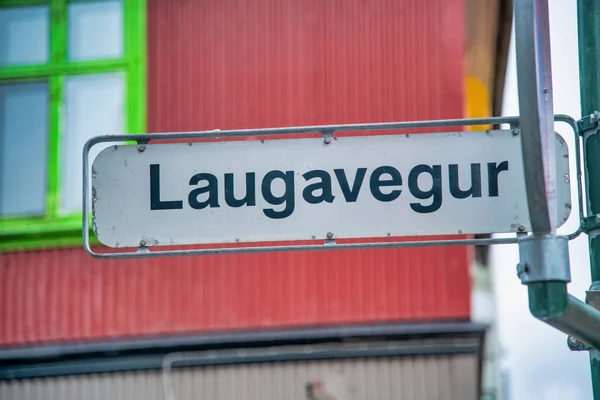 Ulica Laugavegur to główna ulica handlowa w Reykjaviku, Ren — Zdjęcie stockowe