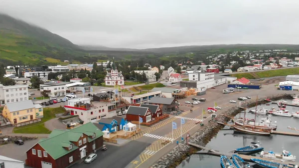 Widok z lotu ptaka na port Husavik w Północnej Islandii, miasto jest FAM — Zdjęcie stockowe