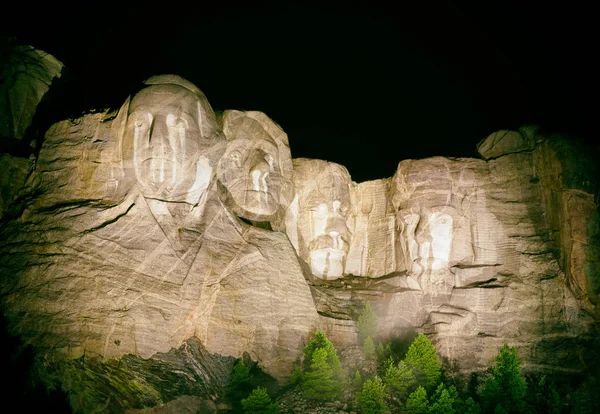 Mt. Rushmore Національний меморіальний парк в Південній Дакоті вночі, PR — стокове фото