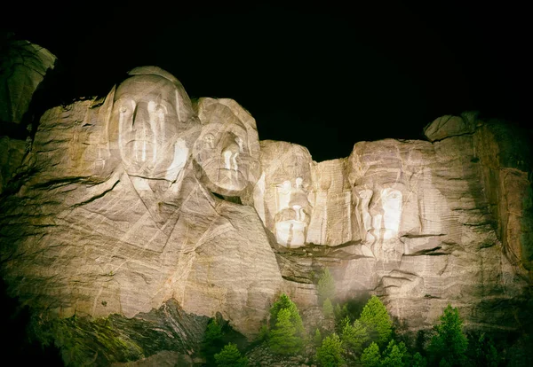 Mt. Rushmore Narodowy Park pamięci w Dakocie Południowej w nocy, PR — Zdjęcie stockowe