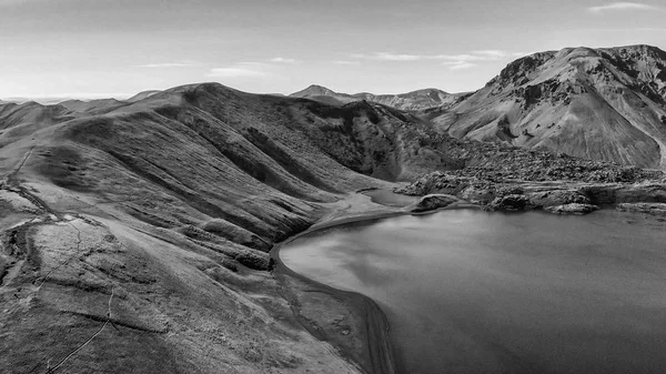 Εναέρια θέα στα βουνά και τη λίμνη Landmannalaugar, Fuallabak Natu — Φωτογραφία Αρχείου