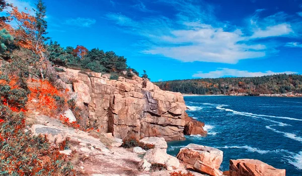 Acadia-Nationalpark von einem hohen Aussichtspunkt in der Laubzeit, ma — Stockfoto