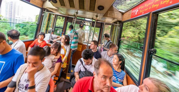 Hong Kong-maj 12, 2014: turister och lokalbefolkningen på Victoria PE — Stockfoto