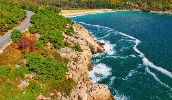 Acadia-Nationalpark von einem hohen Aussichtspunkt in der Laubzeit, ma — Stockfoto