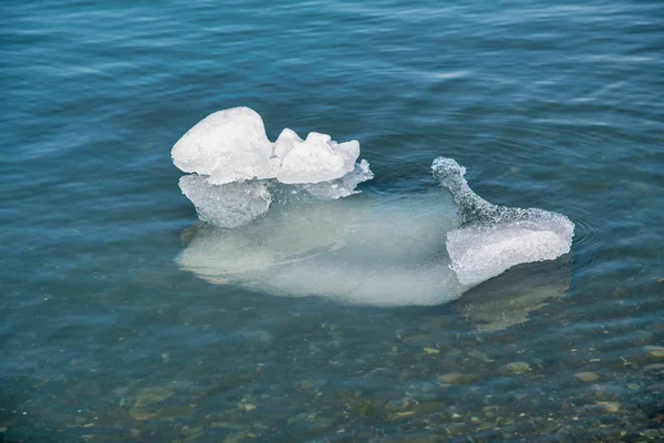 Isberg i Jokullsarlon, Island landskap — Stockfoto