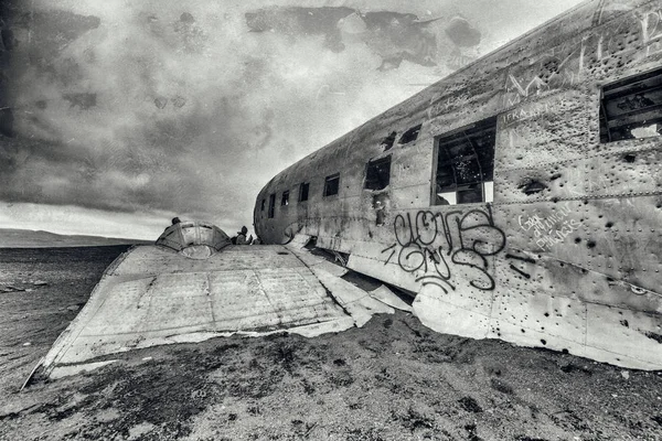 Flugzeug, das 1973 von der US-Marine auf Islands Solheimasan aufgegeben wurde — Stockfoto