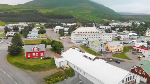 Kuzey İzlanda Husavik liman havadan görünümü, şehir fam olduğunu — Stok fotoğraf