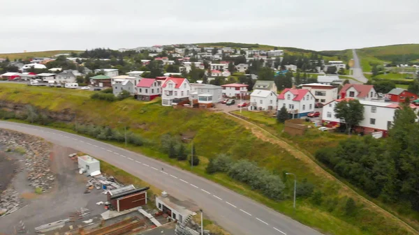 Utsikt över Husaviks hamn på norra Island, är staden fam — Stockfoto