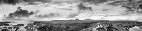 Panoráma-légi kilátás a Thingvellir nemzeti parkra a nyári napsütésben — Stock Fotó