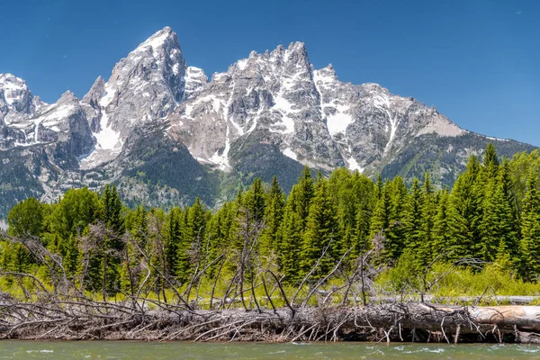 Grand Teton National Park mountain peaks as seen from a boat alo — Stock Photo, Image