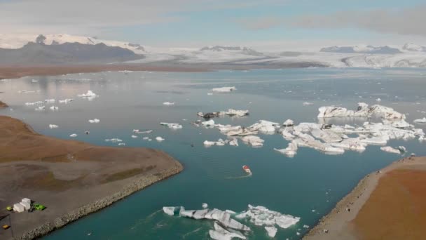 Riprese Aeree Ghiacciaio Iceberg Che Galleggiano Nel Lago — Video Stock