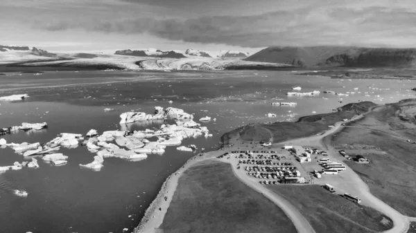 Jokullsarlon gletsjermeer in het zuidwesten van IJsland. Panoramische antenne — Stockfoto
