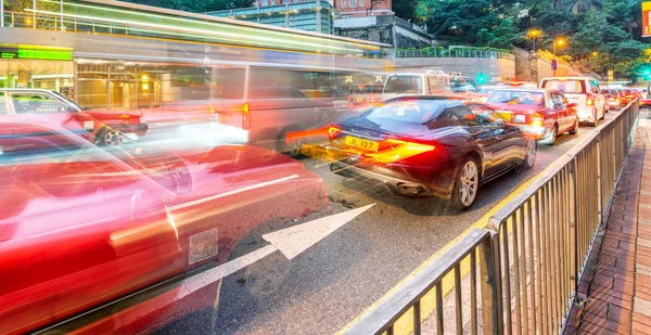 Hong kong - 12. Mai 2014: unklarer Verkehr in der Innenstadt von hong kong — Stockfoto