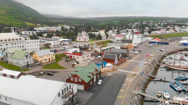 Port Husavik i panorama miasta, widok z lotu ptaka na Islandię — Zdjęcie stockowe