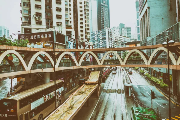 Hong Kong-maj 2014: trafikera längs huvudsaklig stads-väg — Stockfoto