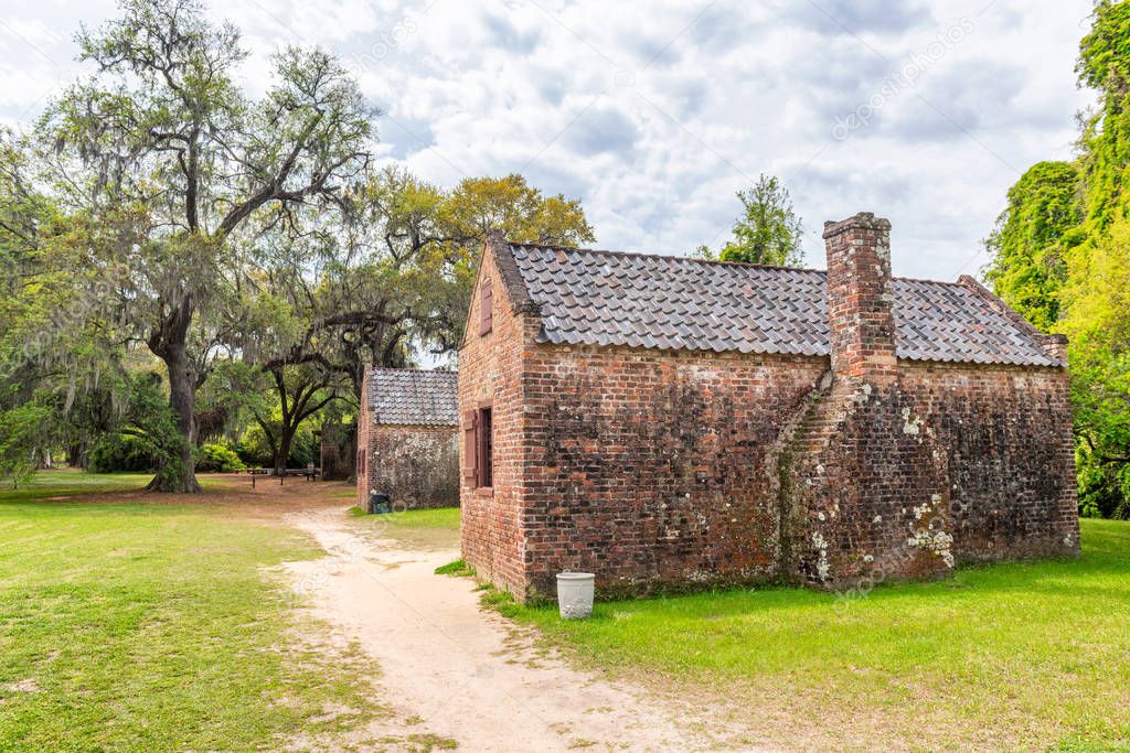 Boone Hall plantation and gardens, old houses