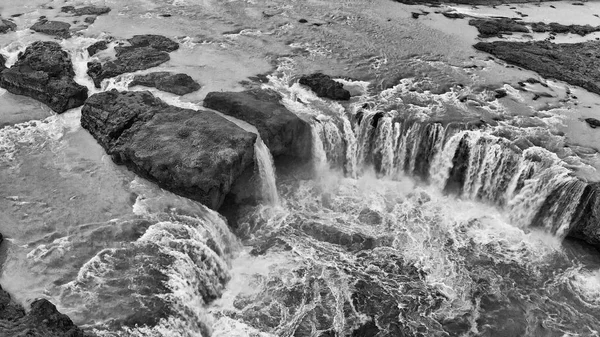 Godafoss watervallen met de kracht van water, luchtfoto van Icel — Stockfoto