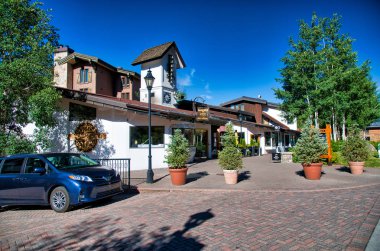 Vail, Co - 3 Temmuz 2019: Harika bir güneşli da şehir binaları