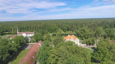 Palmse malikane hava müzesi, güneşli bir yaz gününde havadan görünümü, Esto