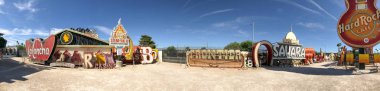 Las Vegas - 27 Haziran 2019: Neon Müzesi'nin panoramik manzarası. Öyle. 