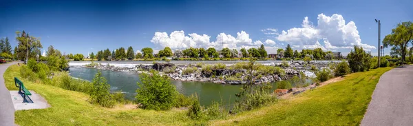 Vista panoramica delle cascate dell'Idaho in estate, Stati Uniti — Foto Stock