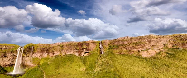 Seljaland Şelalesi, aka Seljalandsfoss, panoramik hava görünümü o